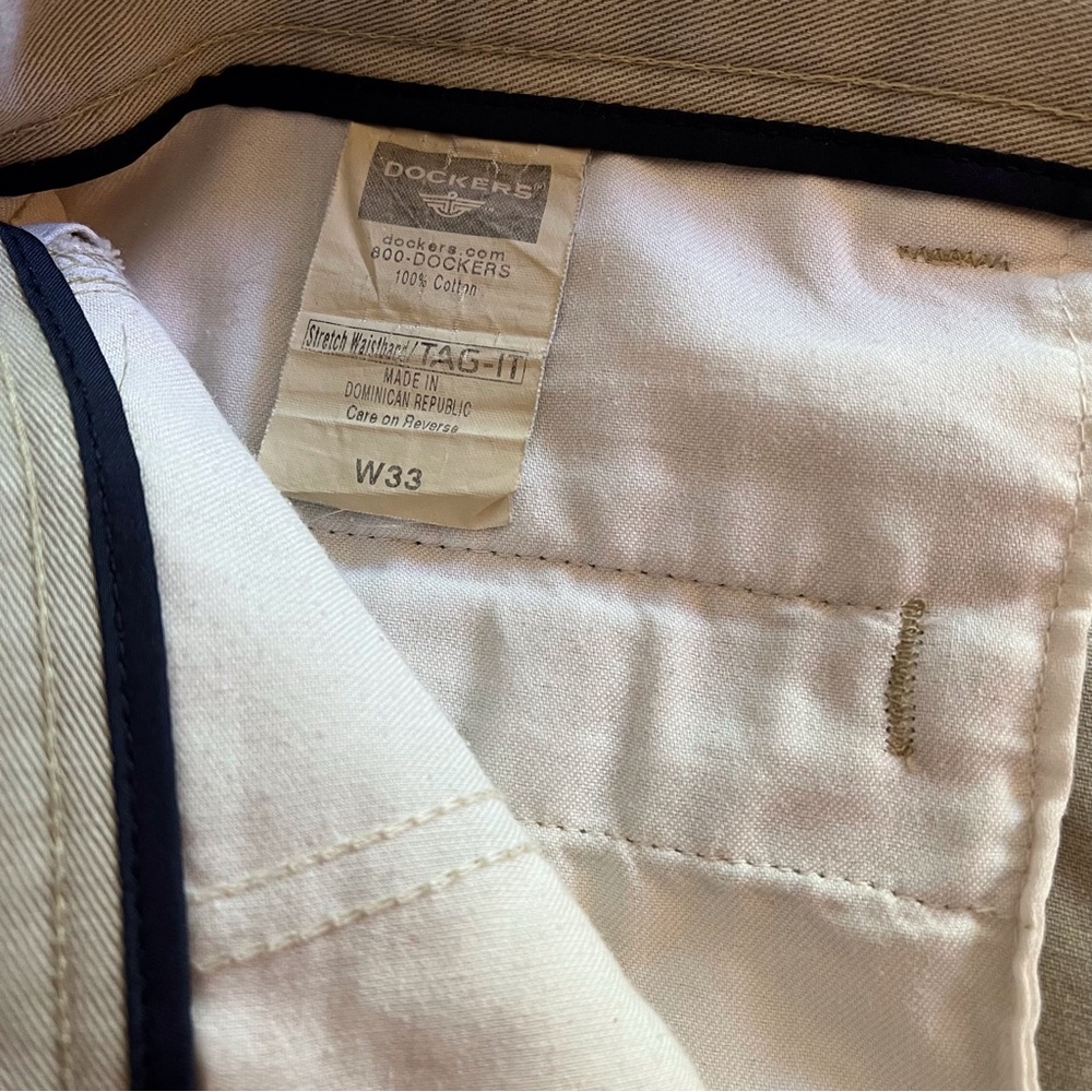 Dockers Men’s Khaki Flat Front Shorts Versatile Design W33 - Picture 3 of 5